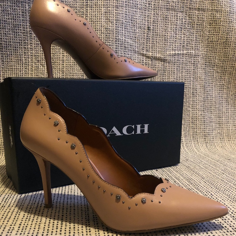Coach Waverly with Rose Studs Pale sz 7